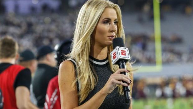 Futbolçular xanım jurnalisti yerə yıxdılar - VİDEO