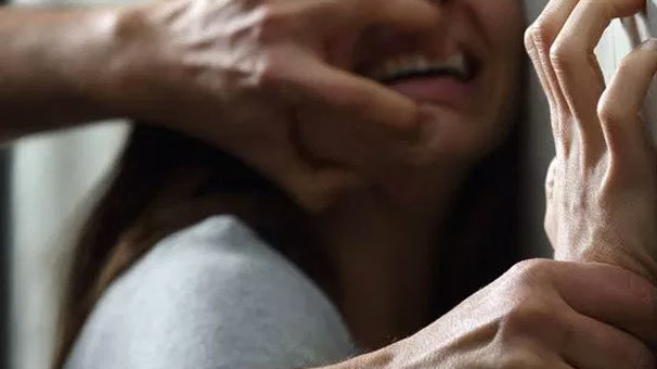 Arvadının gözü qarşısında 18 yaşlı qızına təcavüz etdi - Biabırçılıq