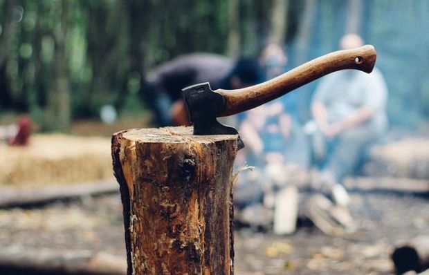 Azərbaycanda əməliyyat zamanı polis kapitanı balta ilə vuruldu