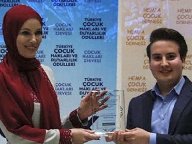 İntim videosu yayılan məşhur aktrisa hicaba keçdi - FOTO