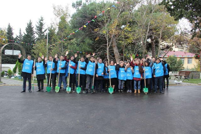 “Bizim həyət” layihəsi çərçivəsində abadlaşdırılan növbəti həyət sakinlərin istifadəsinə verilib