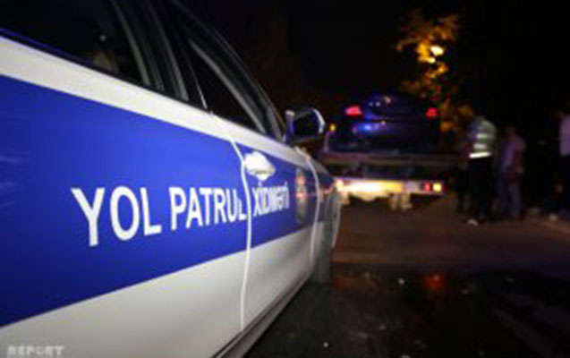 Minik maşını yük maşınının altında qaldı