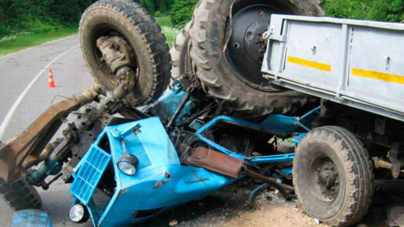 Sabirabadda traktorla yük maşını TOQQUŞDU - Ölən var