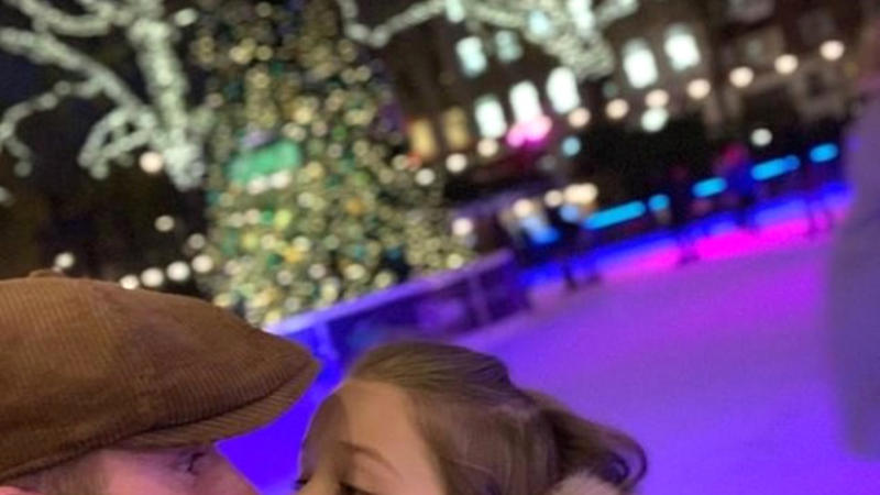 Məşhur futbolçu 7 yaşlı qızı dodağından öpdü və... - SƏRT REAKSİYALAR/FOTO