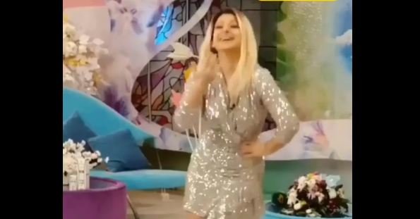 Qısa ətək geyinən tanınmış aparıcının bu videosu müzakirələrə səbəb oldu