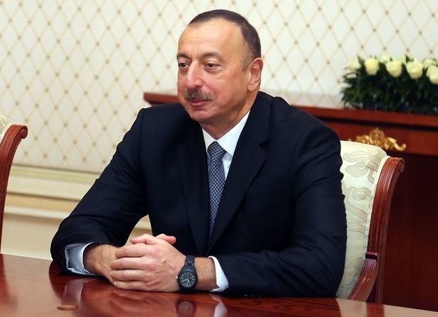 İlham Əliyev Tahir Salahova zəng etdi