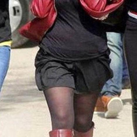 Qadın polis bacısını iş adamı ilə cinsi əlaqəyə məcbur etdi, həbs olundu - FOTO