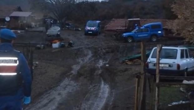 Ölkədə dəhşətli qətl - Bacı torpaq üstündə qardaşını öldürdü