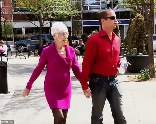 91 yaşlı qarıya aşiq olan kişi və ərinin qanını içən qadın - FOTO