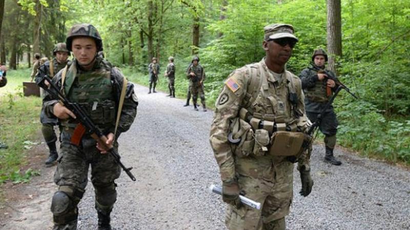 ABŞ və Avropadan yüzlərlə hərbçi Ukraynaya GƏTİRİLDİ: Rusiya ilə MÜHARİBƏ BAŞLAYIR - FOTO