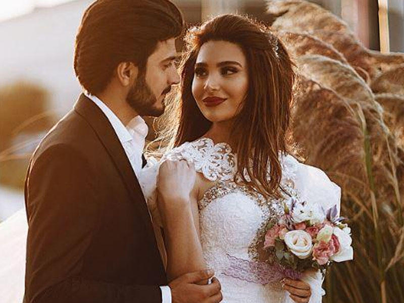 Məşhur cütlük toy dəvətnaməsini yaydı: