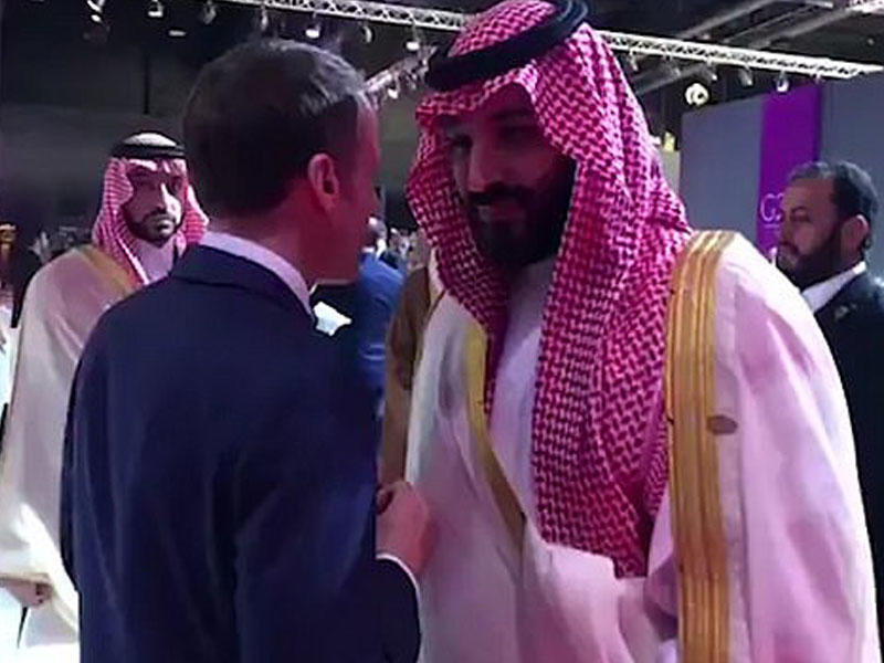 Şok kadrlar: Fransa prezidenti ərəb şahzadəyə