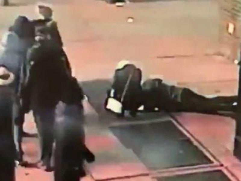 Evlilik təklifi zamanı üzük kanalizasiyaya düşdü - VİDEO - FOTO