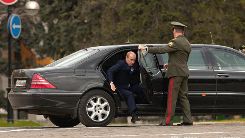 Dünya liderləri Putinin zirehli avtomobilinə GÖZ DİKDİ - FOTOLAR