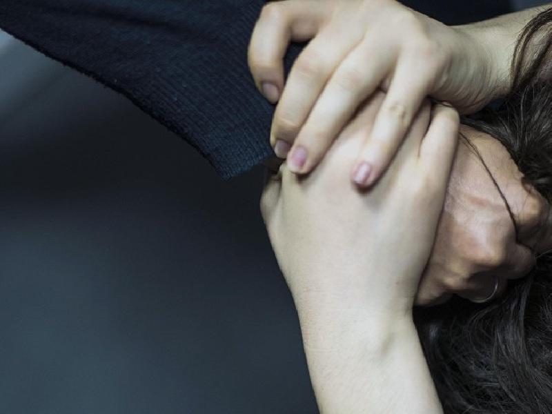 Vəzifəli qadını çılpaq şəkildə yolda sürüyürlər, cinsi əlaqədə olurlar, edam edirlər - FRANSA DƏHŞƏTLƏRİ - FOTO