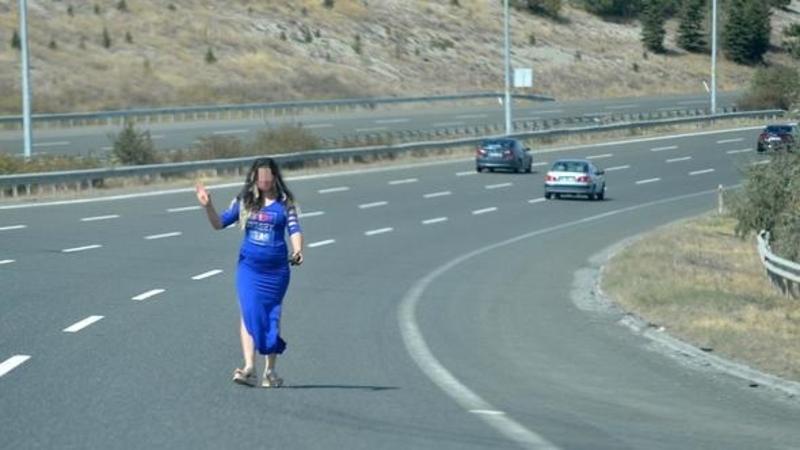Anadan İYRƏNC ƏMƏL: qızını yolun ortasında zorla kişilərlə... - ANBAAN GÖRÜNTÜLƏR