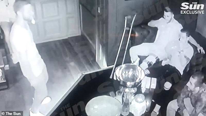 Məşhur futbolçuların biabırçı görüntüləri yayıldı: 70 qadınla birgə...