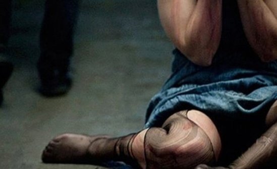 Canlı yayımda şok – xalq arti̇sti̇ 29 yaşlı modelə təcavüz etdi̇ – VİDEO