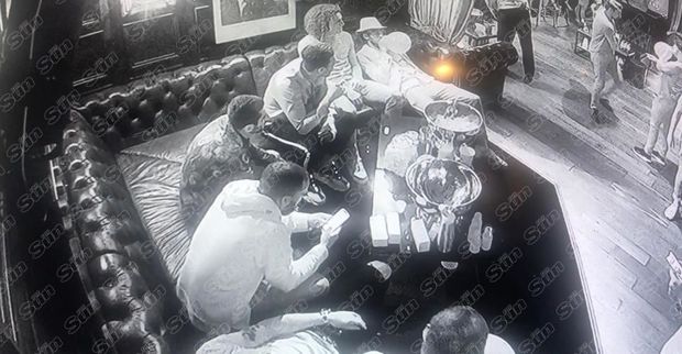 “Arsenal” futbolçularının “kef məclisi”: Araq və şənləndirici qaz - VİDEO