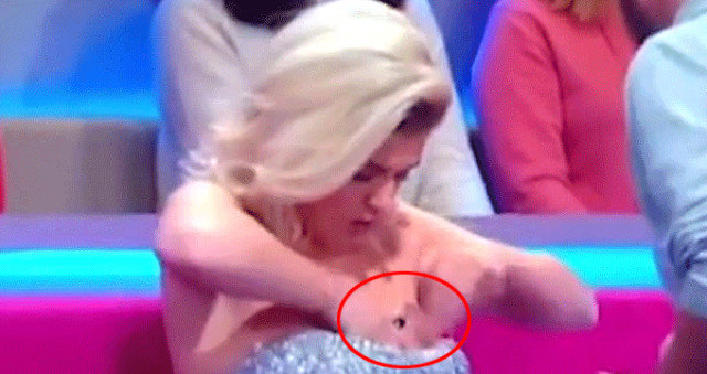 Canlı yayıma çıxan aparıcı həyəcandan telefonunu sinəsində gizlətdi - FOTO + VİDEO