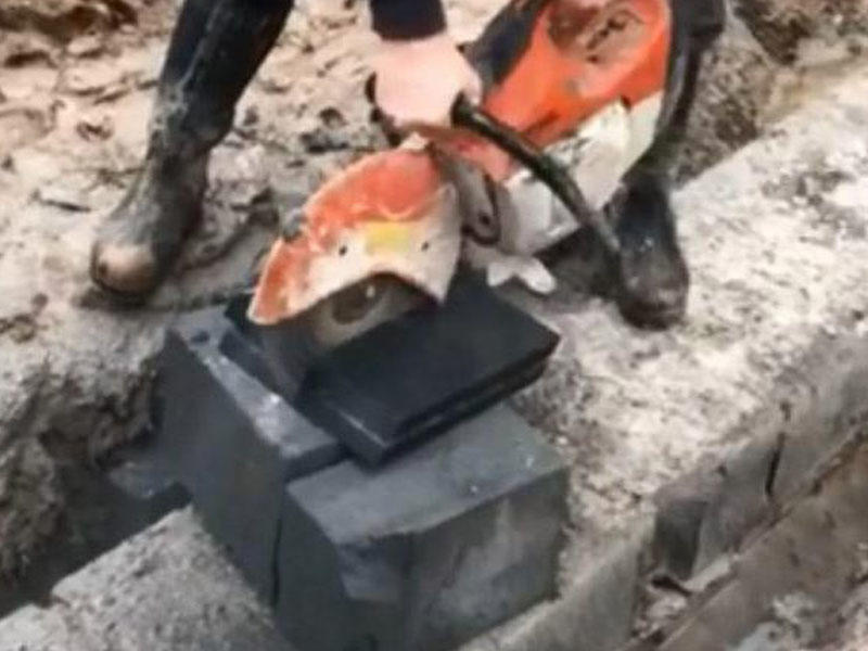 Əsəbi kişi oğlunun 