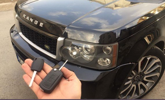 Bakıda qadın ərinin pulu ilə sevgilisinə “Range Rover” aldı