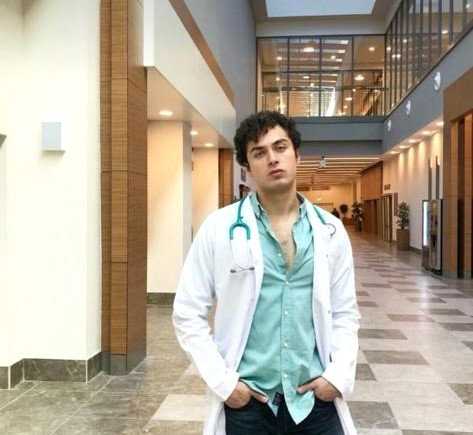 Həkimlə tələbə sevgilisinin mübahisəsi qanla bitdi - FOTO