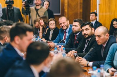 Azərbaycanlı gənclər Moskvada Sergey Lavrovla görüşüb - FOTOLAR