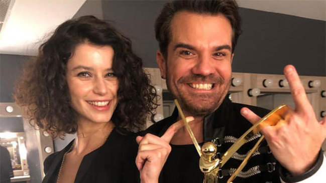 Kənan Doğulu hər kəsin qarşısında Beren Saatla öpüşdü - FOTO