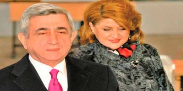 Sarkisyanla arvadı səsvermədə problemlə üzləşdi (VİDEO)