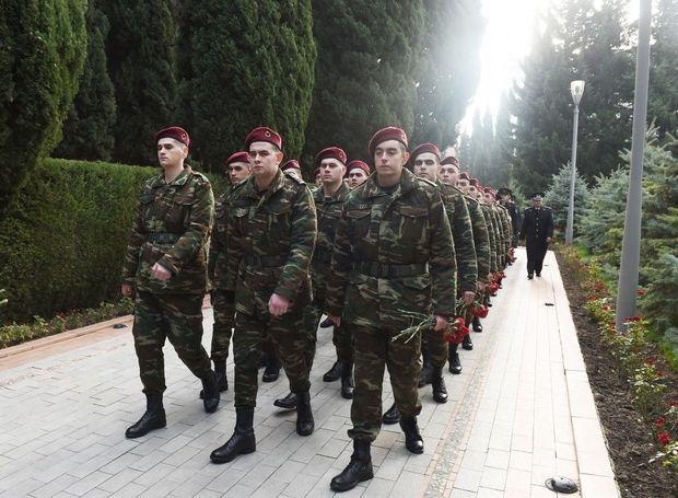 Heydər Əliyev babasının məzarını ziyarət edib - YENİLƏNİB + FOTO/VİDEO