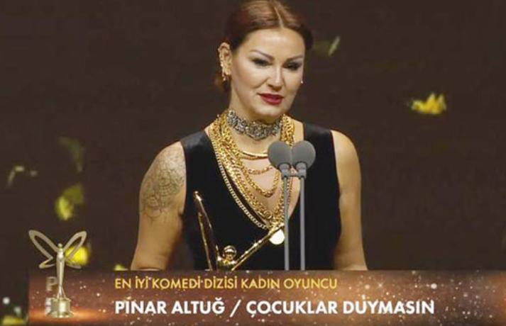 “Mükafat alanda utanmadız?” deyən izləyiciyə aktrisadan SƏRT CAVAB
