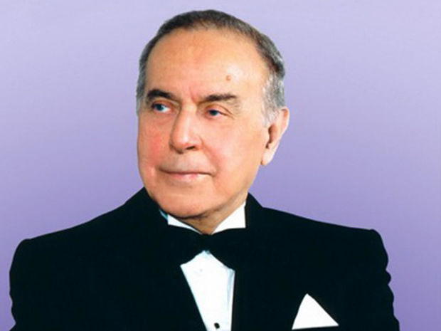 Xalqı ilə yaşayan Lider