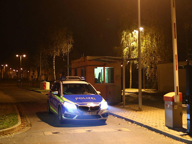 Almaniyada miqrantlar qaçqın yataqxanasını yandırdılar - VİDEO