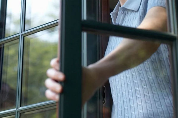 Bakıda həyat yoldaşını 5-ci mərtəbədən atan şəxslə bağlı qərar verildi