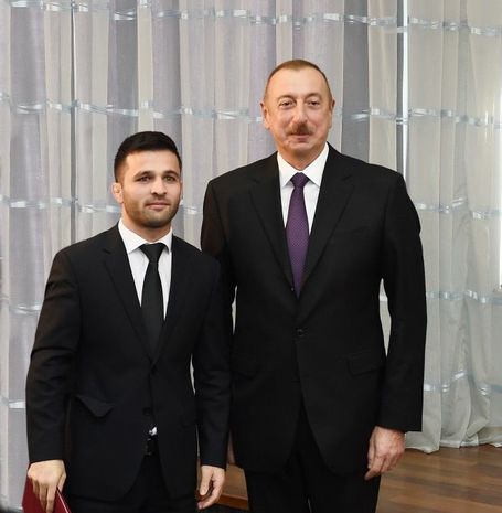 Prezident tanınmış idmançıları mükafatlandırdı - FOTO
