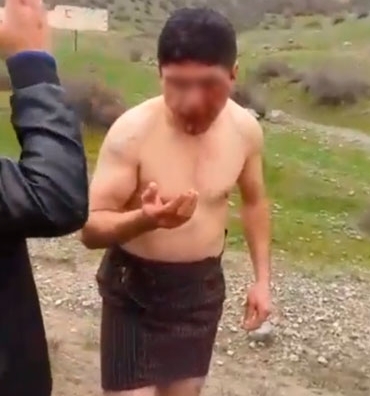 Meyxanaçı arvadı ilə cinsi əlaqədə olan əmioğlusuna yubka geyindirdi və ... +18 VİDEO