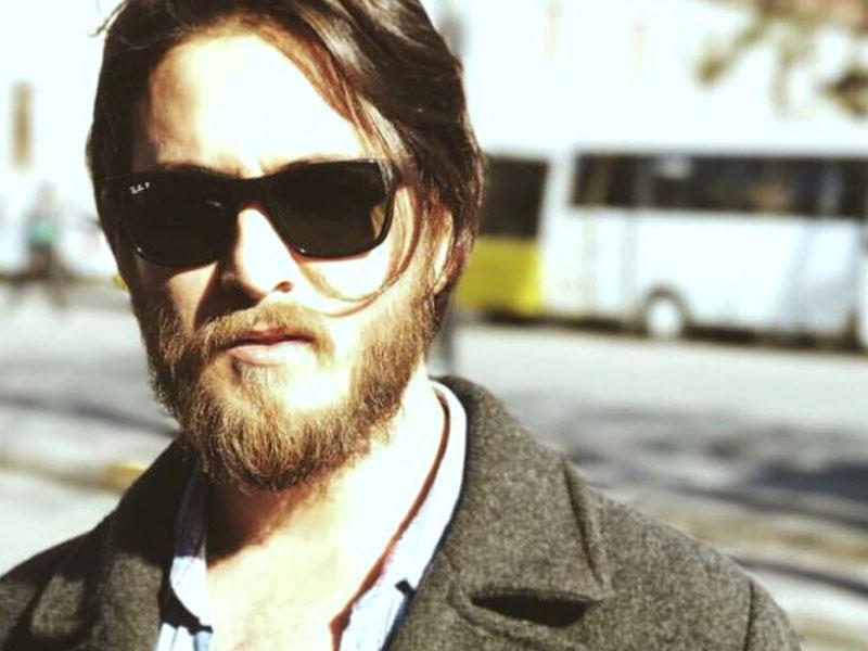 Polisin boğazını kəsdilər - Gecə saatlarında şəhərin mərkəzində DƏHŞƏT - FOTO