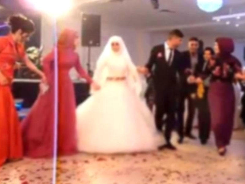 Toyda istədiyi mahnı çalınmadığına görə aləmi bir-birinə qatdı - VİDEO - FOTO