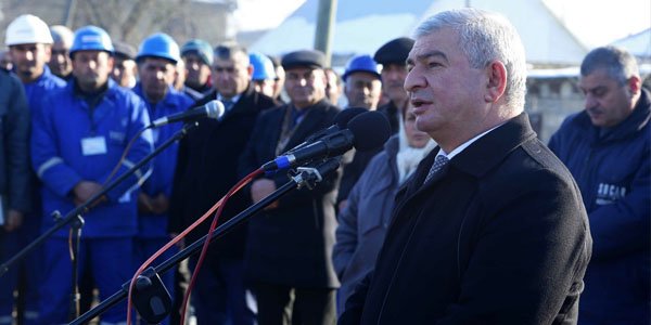 İcra başçısının korteji narazılığa səbəb oldu (VİDEO)