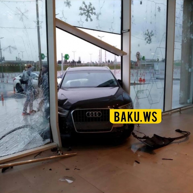 Bakıda sürücü bazarlıq üçün “Bravo”ya belə girdi – FOTO