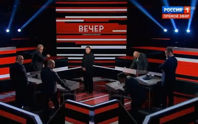 Solovyovun verilişində qonaqlar arasında mübahisə - Stəkan atıldı + Video