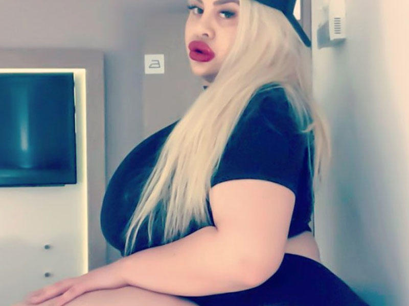 Dünyanın ən iri ombasına sahib olmaq istəyən MODELİN FOTOLARI