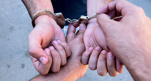 Qadınları fahişəliyə cəlb edən şəxs nəzir qutusundan pul oğurladı