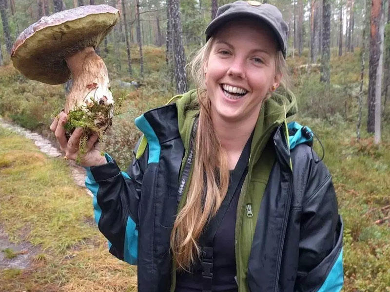 Rəfiqəsi ilə gəzməyə gedən qızın başını kəsdilər - FOTO