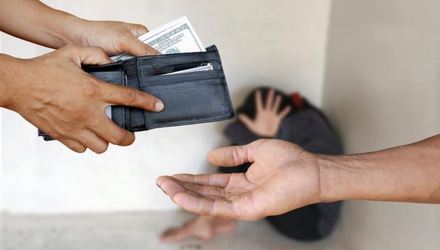 Bakıda 11 qadını fahişəliyə cəlb edən şəxs hakim qarşısına çıxarıldı