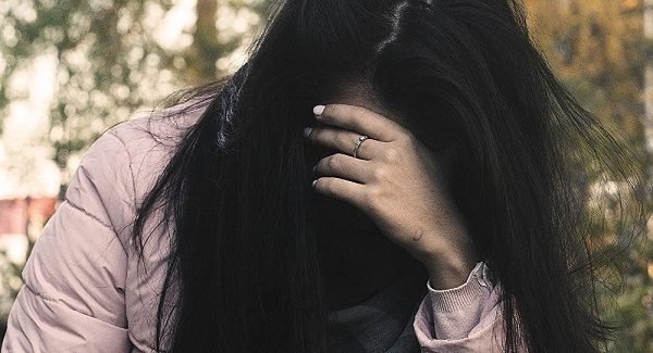 Baldızları 32 yaşlı gəlini döydülər