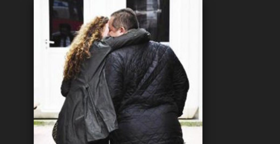 Bakıda evdən qaçan gəli̇n avtovağzalda başqa ki̇şi̇ i̇lə sarmaş-dolaş yaxalandı – VIDEO