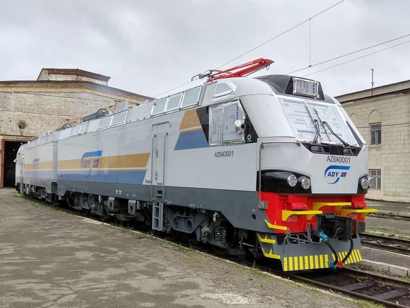 Dünyanın ən güclü elektrik lokomotivlərindən biri Azərbaycanda - FOTO