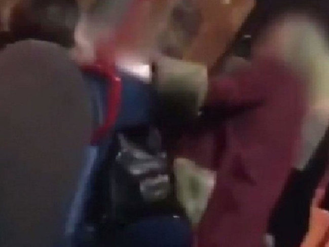 Avtobusda yaşlı qadınlar arasında dava: İçib, bir-birini yumruqladılar